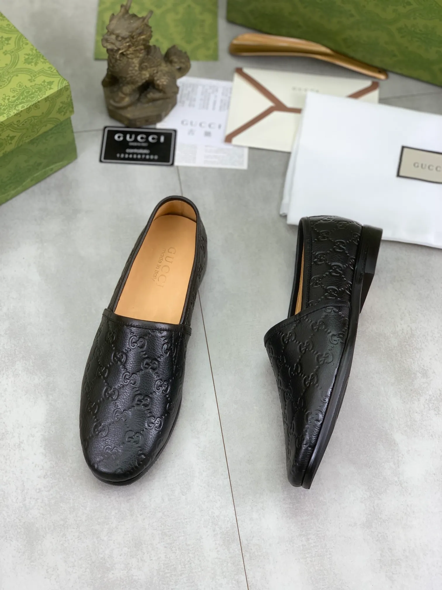 Men's Men's Shoes 💰P500💰【New Style】Water-dyed Niuli Gucci's most popular selection of lazy slip-on leather shoes (Gucci) official website latest Gucci lazy leather shoes, hot style 💥 simple and elegant style, exclusive for trendy men. Unique official website latest brand original double G embossing Elements 👑 Original Gucci decoration, fashionable and elegant, fabric original calfskin ✅ fully imported first-layer cowhide lining, official website designated wear-resistant, rubber business outsole, classic model taken at the counter in real life 🎬38-44 Various colors available